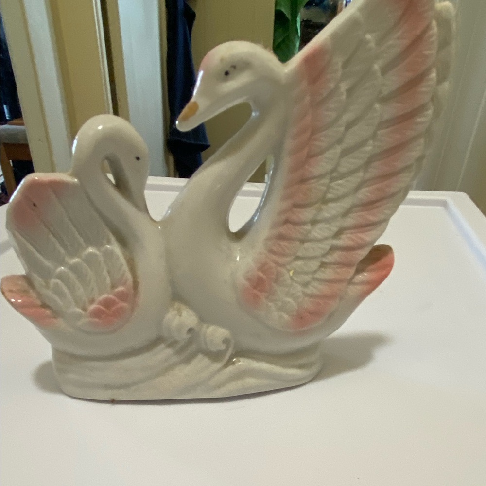 Swan glass figure